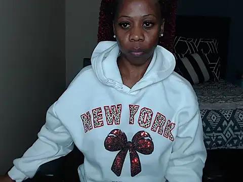 QUEENMANDYY webcam