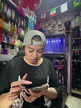 tamysweetness (Ask my age) - My pussy vibrates while I'm catching fis