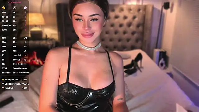 ParisianDoll webcam
