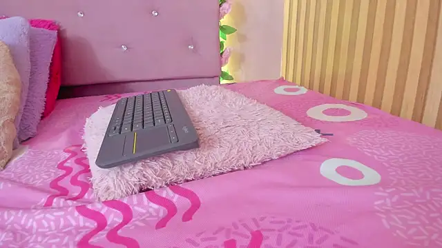 lovely__kiss__ webcam
