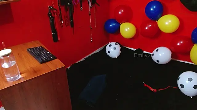 Emily_Slave28 webcam