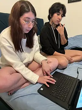 DaisyEmily webcam
