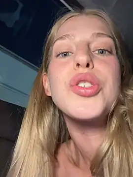 kira_mia webcam