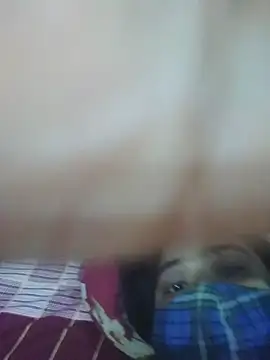 momo_loves webcam
