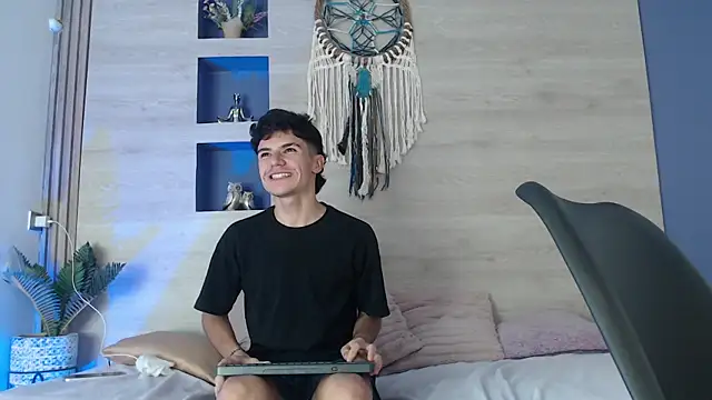 logan_steel - Logan_Steel's free webcam - UK Sex Cams