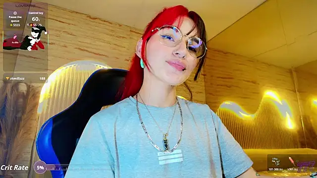 Moon_Red_r webcam