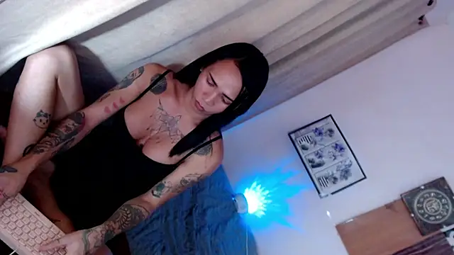 NathalieMea live sex cam