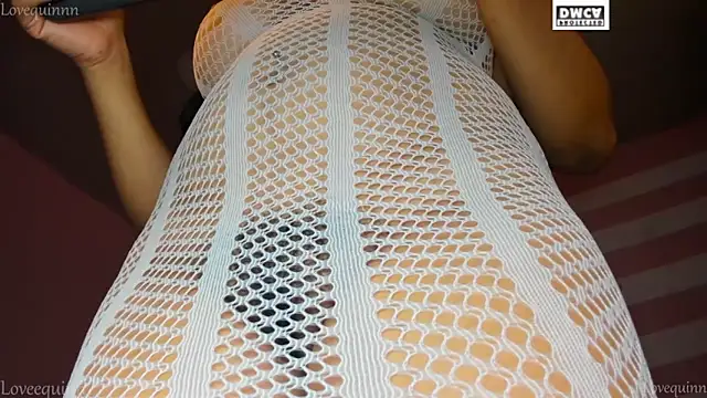 loveequinn (F young) - fingering pussy