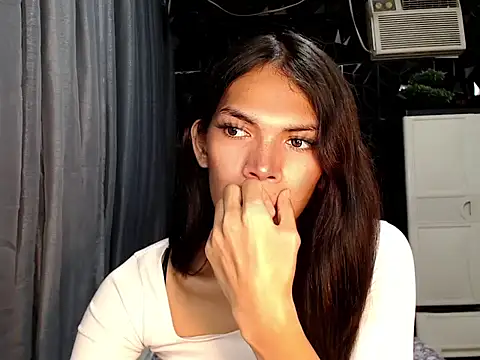 GORGEOUS_CARMEE webcam