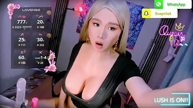 xBigSurpriseLorainex live cam on StripChat