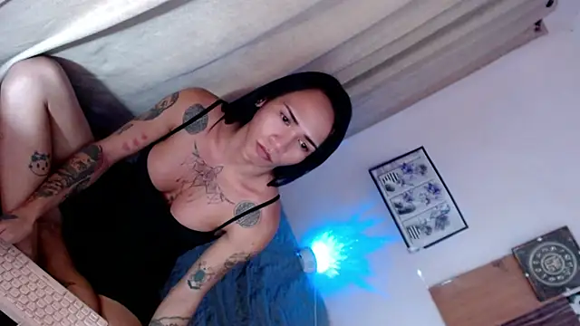 NathalieMea live cam on StripChat