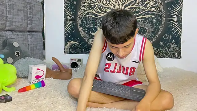 Bldavioro45 - Male webcam sex chat