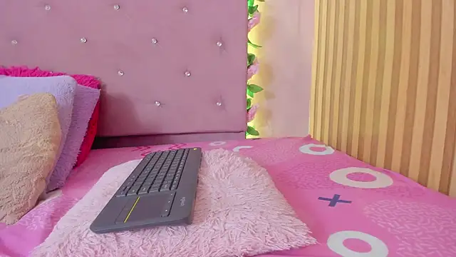 lovely__kiss__ webcam