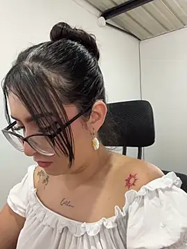 Kloenovoa- live cam on StripChat