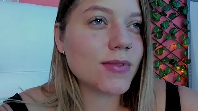 alaia_greyy webcam
