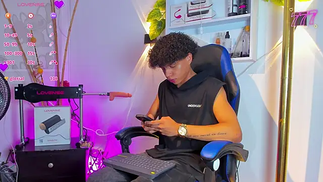 _taylor_black webcam