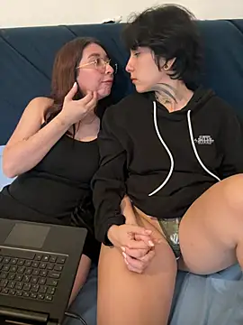 DaisyEmily webcam
