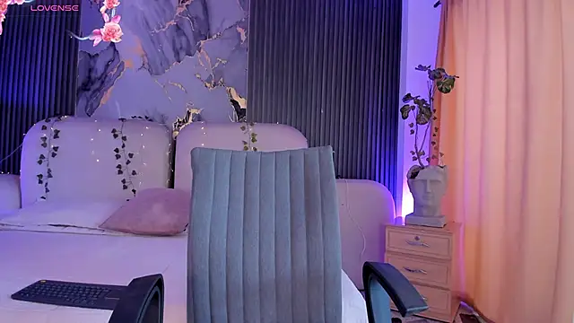 CarolineFyre webcam