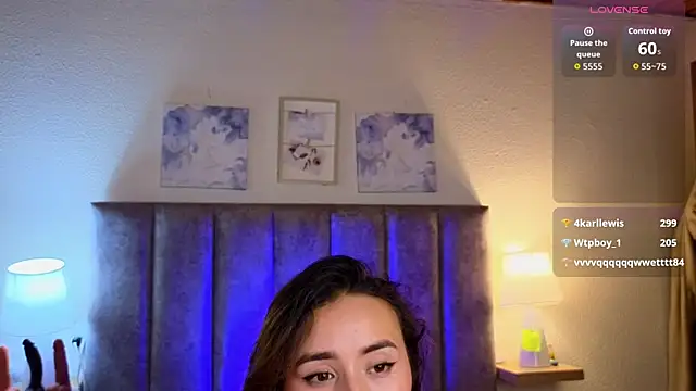 Victoria_Hils webcam