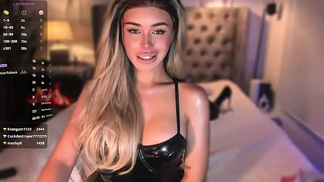 ParisianDoll webcam