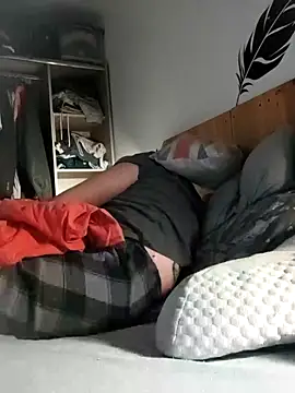 bogland33 live cam on StripChat