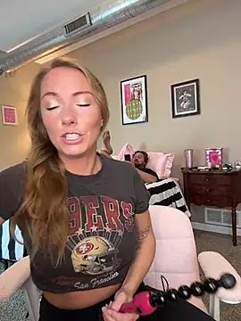 prettyprofessorpeach webcam