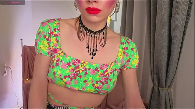 KarenRosee live cam on StripChat