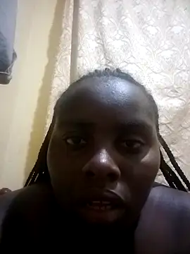 SweetHoney223 webcam