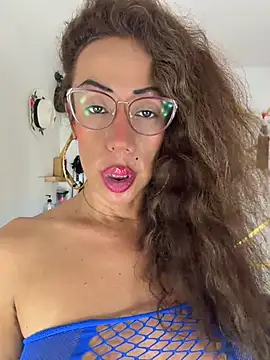YOURSDEBORA webcam