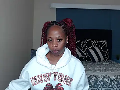 QUEENMANDYY webcam