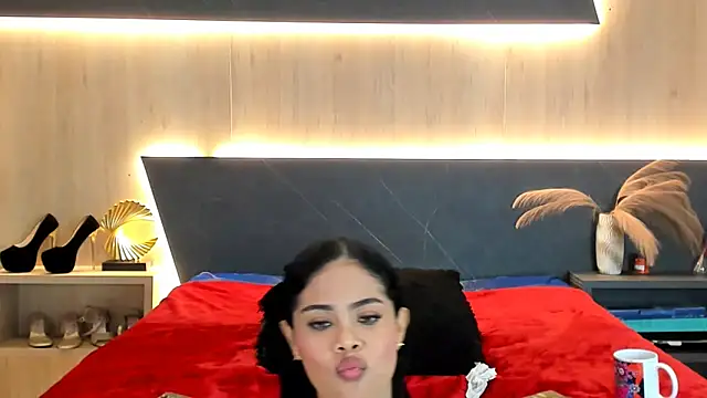 LorenaVarga live cam on StripChat