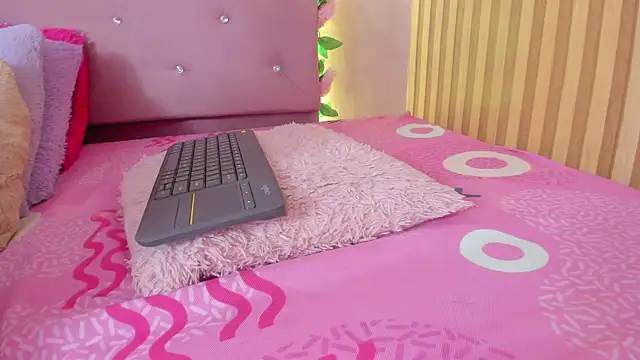 lovely__kiss__ webcam