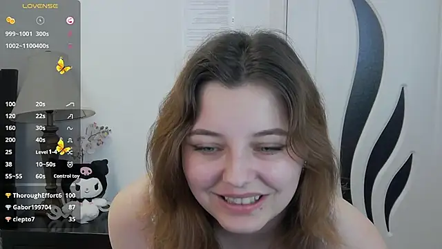 pretty_little_thing live cam on StripChat