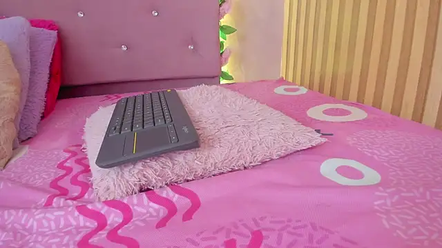 lovely__kiss__ webcam