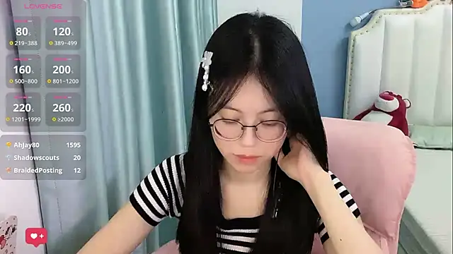 Luna-666 live cam on StripChat