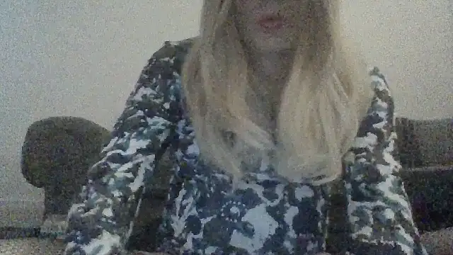 bethanyrosesissy live cam on StripChat