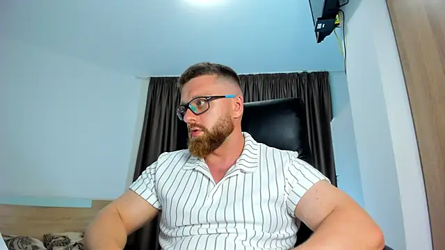 Findom_guy live cam on StripChat