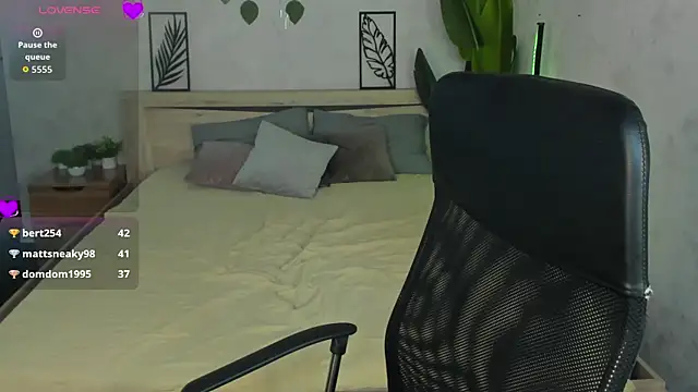 Ella_Burns webcam