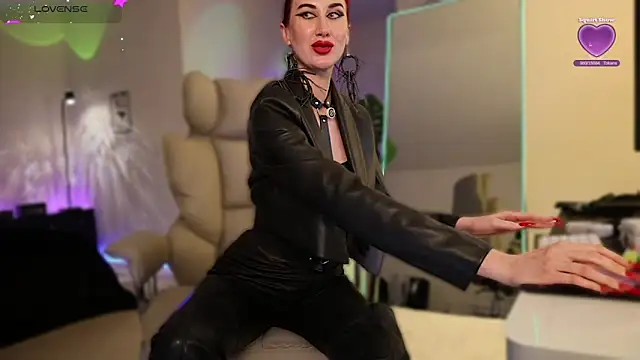 Lady_RedAlexa_RA webcam
