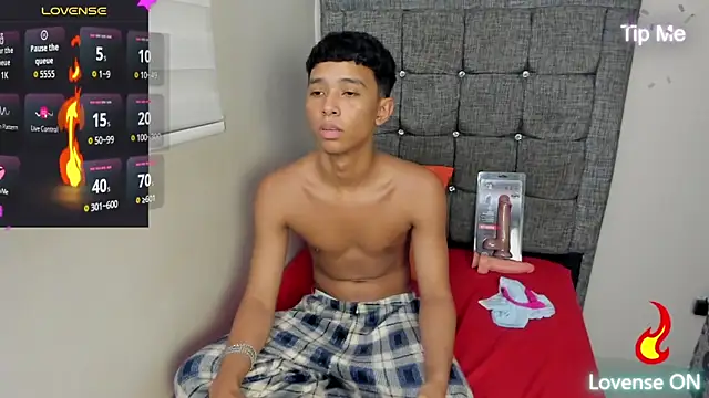 Little_Twink19x webcam