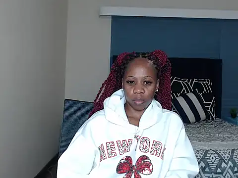 QUEENMANDYY live cam on StripChat