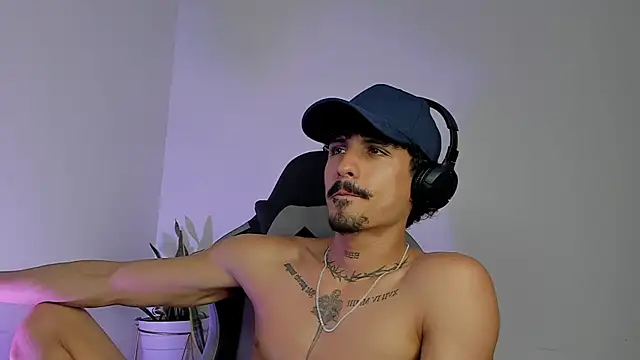 Lukeetaylor live cam on StripChat