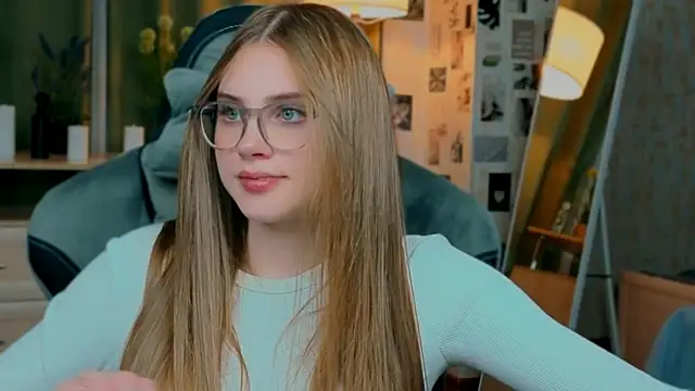 yourbeautyarya webcam