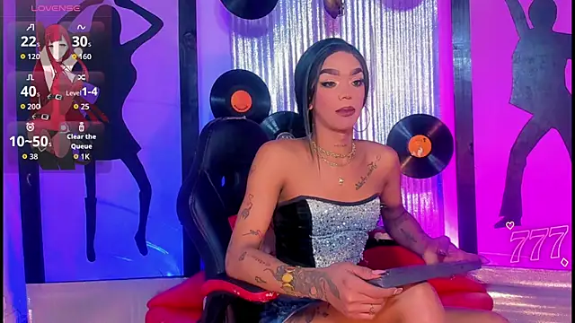 nickyminach_ webcam