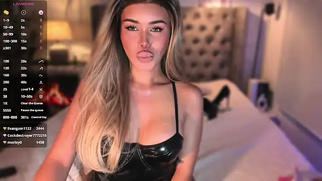 ParisianDoll webcam