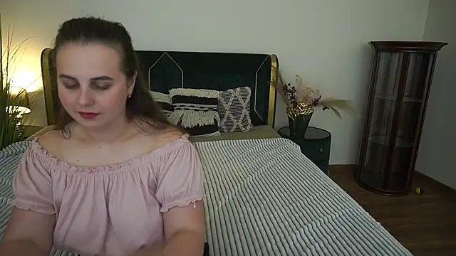 MikaFoxy webcam
