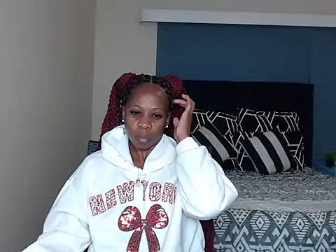 QUEENMANDYY webcam