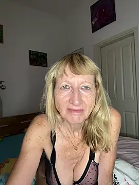 MatureKim webcam