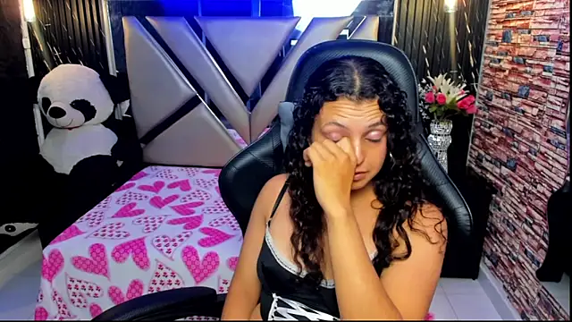 Tiffany_Ruubi webcam