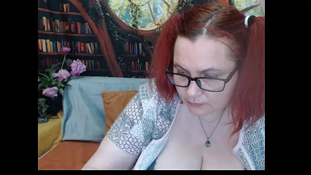 PlayfullMature webcam